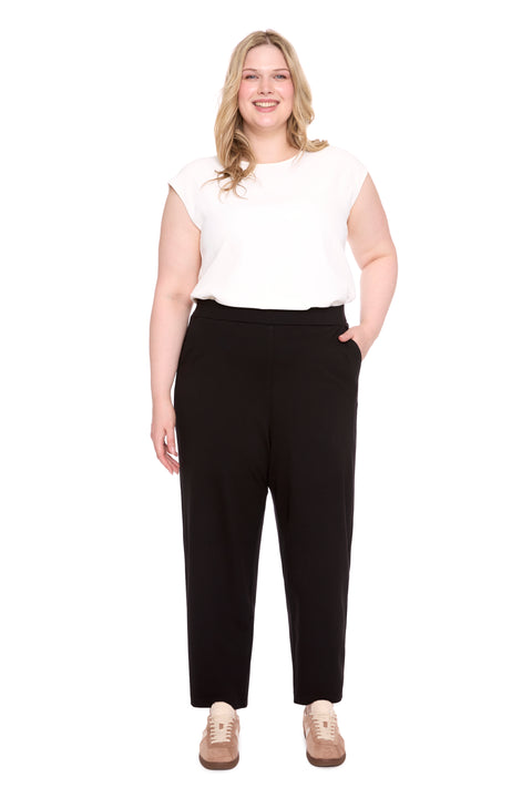 Model wearing 261127_Lantern_Black_Front, sizes 1X–3X.