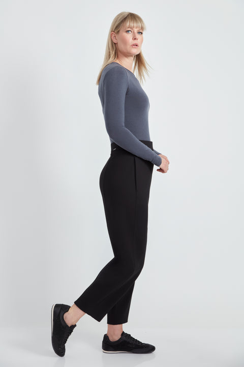 Woman wearing the Ponte Barrel-Leg Pant in Black, side view.